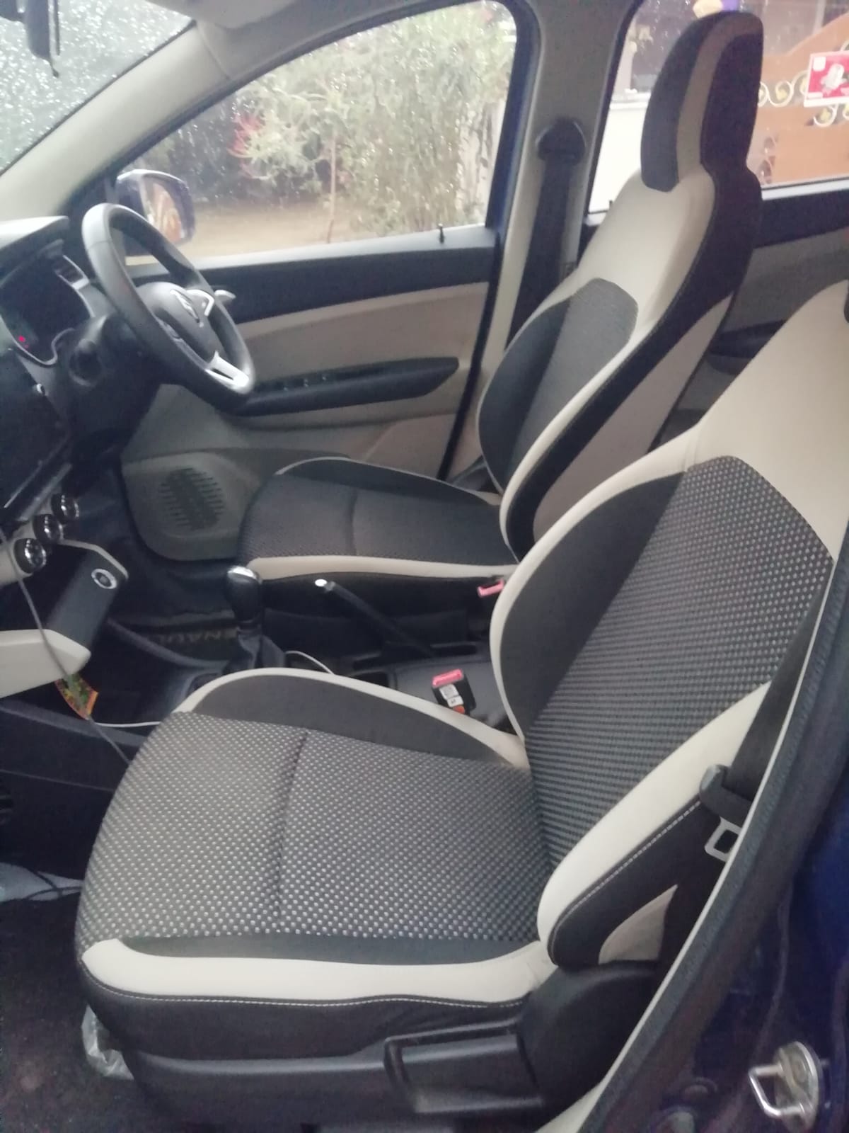 Renault Triber(2020-2023) Rxz Easy-r Amt